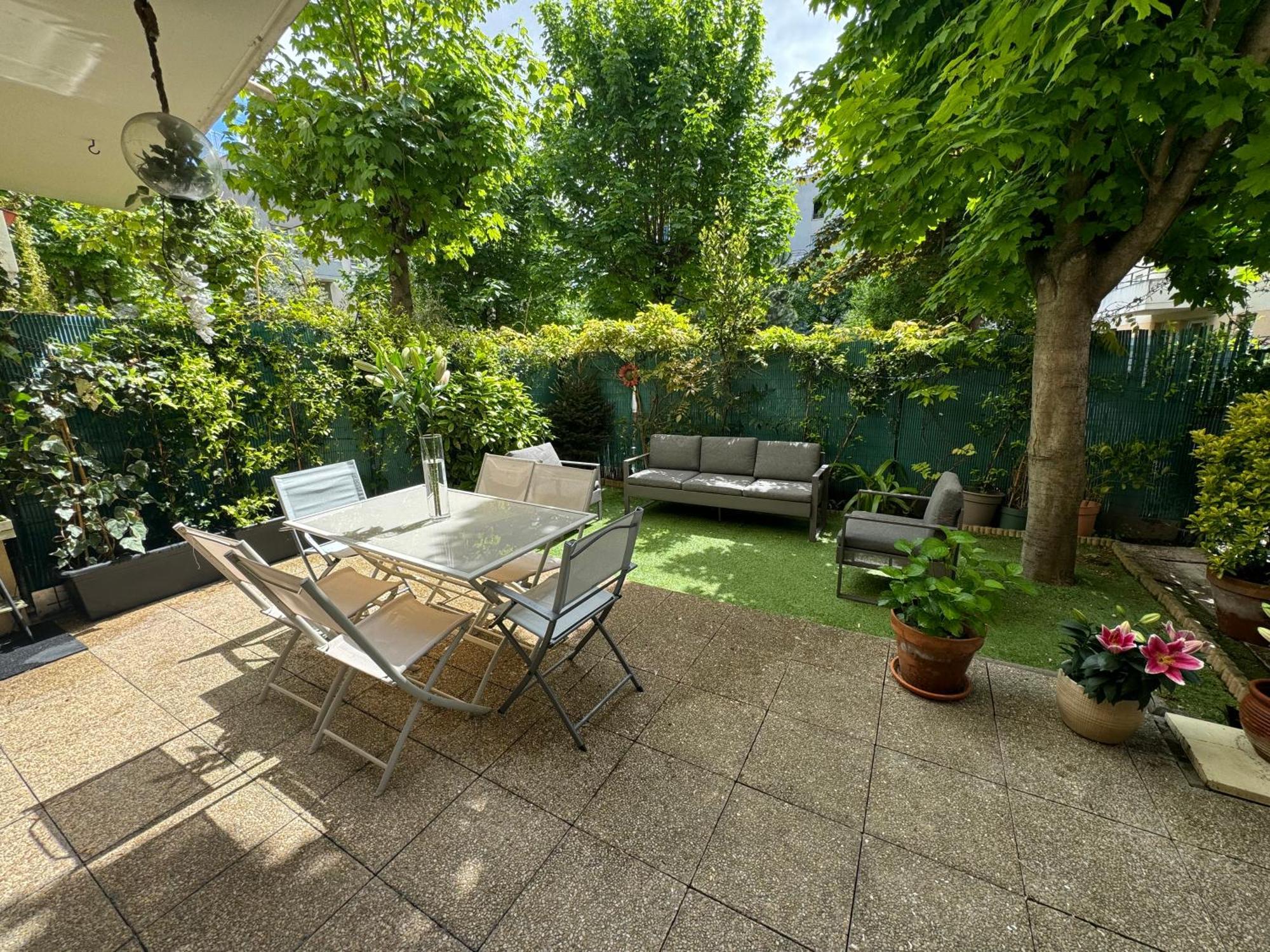 Le Jardin Du Stade By Uta House Saint-Denis  Kültér fotó